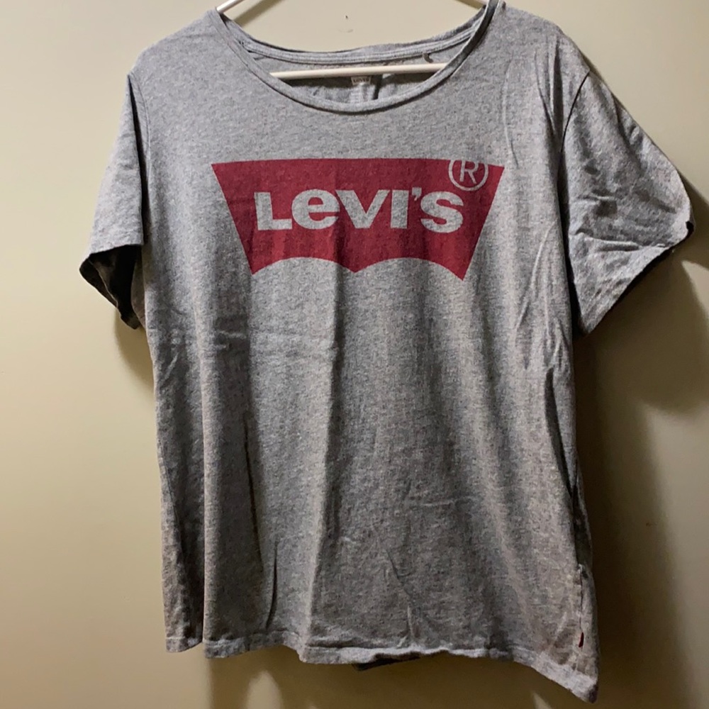 🌟HOST PICK!🌟 LEVI’S T - SHIRT Size XL